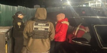 Мужчина женился на женщине-инвалиде, чтобы уехать за границу