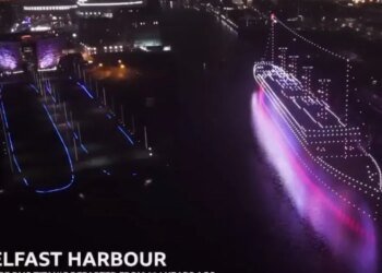 Призрак океана: сотни беспилотников превратили небо Белфаста в верфь для «Титаника». ВИДЕО