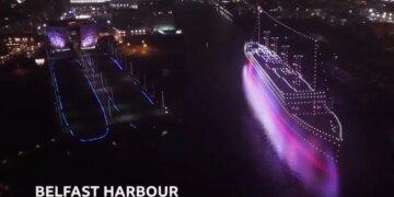 Призрак океана: сотни беспилотников превратили небо Белфаста в верфь для «Титаника». ВИДЕО