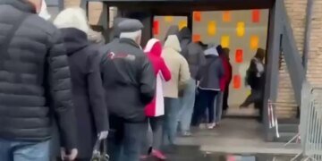 Битва за паску: перекупы взвинтили цены на рошеновские кексы в два раза. ФОТО, ВИДЕО