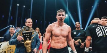 «Собираюсь снести ему голову»: голландский гигант перешел к угрозам в адрес Усика