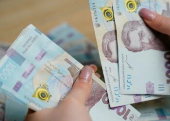 Деньги «зависли» на годы: сиротам выплатили помощь после иска прокуратуры