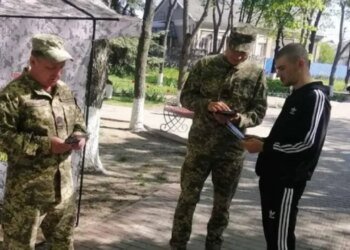 Смартфон как наводка: почему в ТЦК забирают гаджеты ради безопасности