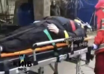 В Киеве мужчина во время побега из ТЦК упал в котлован. ВИДЕО