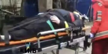 В Киеве мужчина во время побега из ТЦК упал в котлован. ВИДЕО