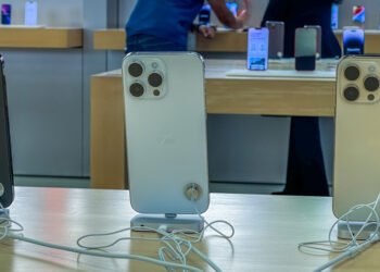Владелец Цитруса: «Серые» iPhone сравнялись в цене с официально завезенными