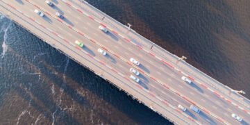 Киев после предупреждения НАНУ начал готовиться к противоаварийным работам на мосту Патона