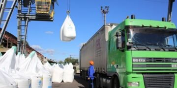 Азотный холдинг Фирташа запускает производство нового удобрения. Стоимость проекта – 10 млн грн