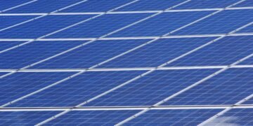 «Слишком много». Укрэнерго вынуждено ограничивать генерацию СЭС в очень солнечные дни