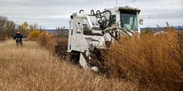 Кабмин включил Госзембанк в программу разминирования: это 7000 га в прифронтовых областях