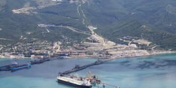 Reuters: главный нефтяной порт России на Черном море возобновил работу после ударов
