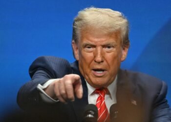 План провалился: Трамп хотел вооружить иранцев, чтобы спровоцировать новое восстание