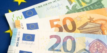 НБУ установил рекордный курс гривни к евро на 20 апреля