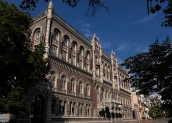 НБУ второй раз подряд сохранил учетную ставку на уровне 15%: начала расти инфляция