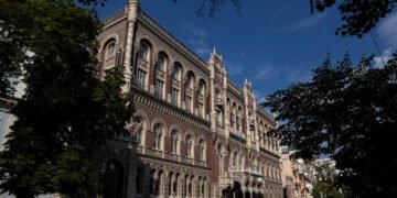 НБУ второй раз подряд сохранил учетную ставку на уровне 15%: начала расти инфляция