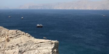 Трамп пообещал «легко открыть» Ормузский пролив. Его разведка с этим не согласна – Reuters