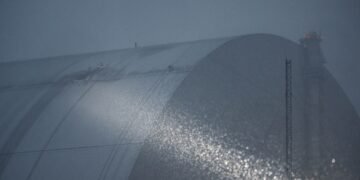 Украина получит 30 млн евро на начальные работы по восстановлению арки над ЧАЭС