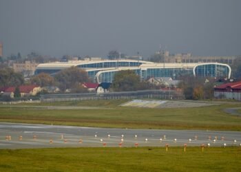 Львов предложил альтернативу жилью возле аэропорта: предлагает создать экономическую зону
