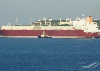 Bloomberg: Два танкера с катарским LNG хотели пройти через Ормузский пролив, но развернулись