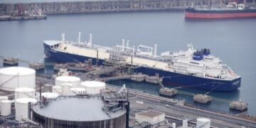 России не хватает флота для поставок LNG в Азию, основной рынок – Европа: исследование