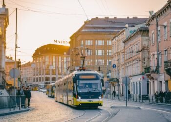 Дорогое топливо. Власти Львова предложили поднять тарифы на проезд
