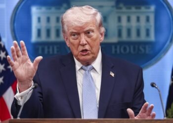 Трамп заявил, что ведет переговоры с Ираном о пошлинах и ослаблении санкций