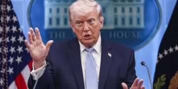 Трамп заявил, что ведет переговоры с Ираном о пошлинах и ослаблении санкций