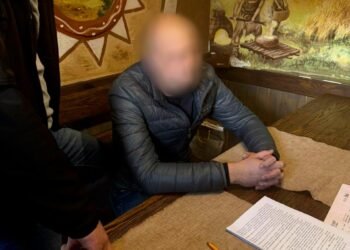 «Позорный факт». Сотрудника Укрзалізниці задержали по подозрению во взятке $100 000