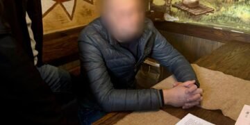 «Позорный факт». Сотрудника Укрзалізниці задержали по подозрению во взятке $100 000