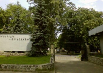 Кабмин поможет погасить долги киностудии Довженко