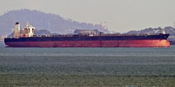 «Редкое явление». Bloomberg сообщило, что супертанкер под флагом РФ прошел Ормузский пролив