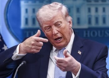 Bloomberg: Настаивания Трампа на открытии Ормузского пролива не дали эффекта