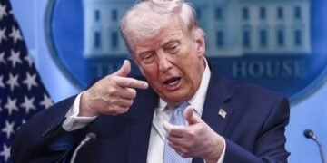 Bloomberg: Настаивания Трампа на открытии Ормузского пролива не дали эффекта