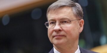 Euractiv: Брюссель хочет, чтобы партнеры быстрее передали Украине свои доли по кредиту в €45 млрд