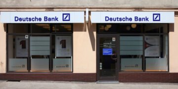 Крупнейший банк Германии признался в возможных нарушениях санкций против России