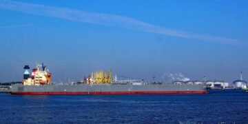 Bloomberg: Крупнейший черноморский порт РФ снова отгружает нефть с ключевого причала