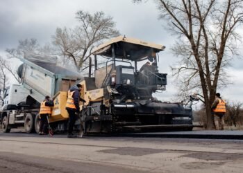 «Таких темпов еще не было». Ремонт дорог в Украине достиг 200 000 кв. м в сутки
