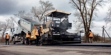 «Таких темпов еще не было». Ремонт дорог в Украине достиг 200 000 кв. м в сутки