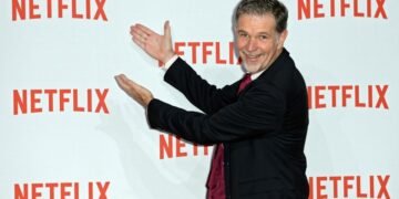 Неожиданная отставка соучредителя обвалила акции Netflix