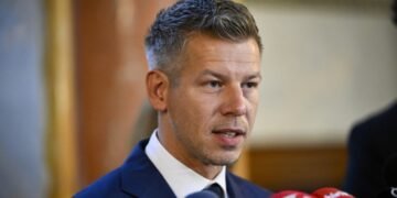 Зеленский заявил, что хотел бы возвращения денег Ощадбанка, которые «украл Орбан». Мадьяр ответил