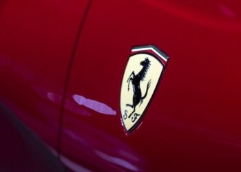 Bloomberg узнал, сколько будет стоить первый полностью электрический суперкар Ferrari