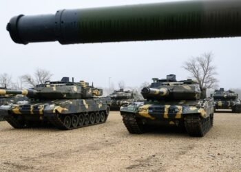 Новое правительство Венгрии пересмотрит оборонный план Орбана из-за риска коррупции – Euronews