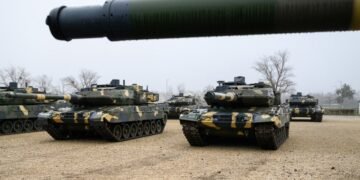 Новое правительство Венгрии пересмотрит оборонный план Орбана из-за риска коррупции – Euronews