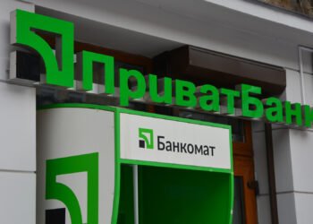 ПриватБанк запустил выездной сервис для военных и ветеранов. В декабре он попал в скандал