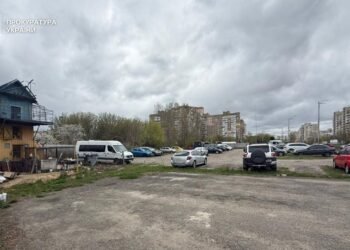 Прокуратура добилась отмены очередной «туалетной схемы» в Киеве. Суд приказал снести голубятню