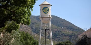 Акционеры Warner Bros. одобрили сделку о слиянии с Paramount