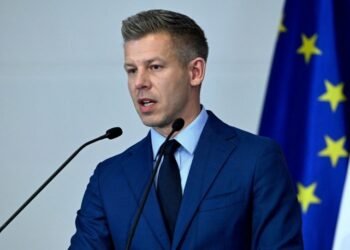 Мадьяр заявил, что венгерские олигархи хотят сбежать из страны. Соратник Орбана ответил ему письмом