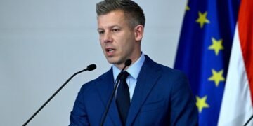 Мадьяр заявил, что венгерские олигархи хотят сбежать из страны. Соратник Орбана ответил ему письмом