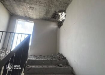 Новостройка на Лукьяновке устояла после попадания дрона