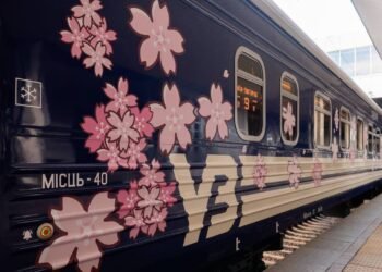 Поезд «Сакура» с новыми вагонами отправился в первый рейс из Киева в Ужгород – фото